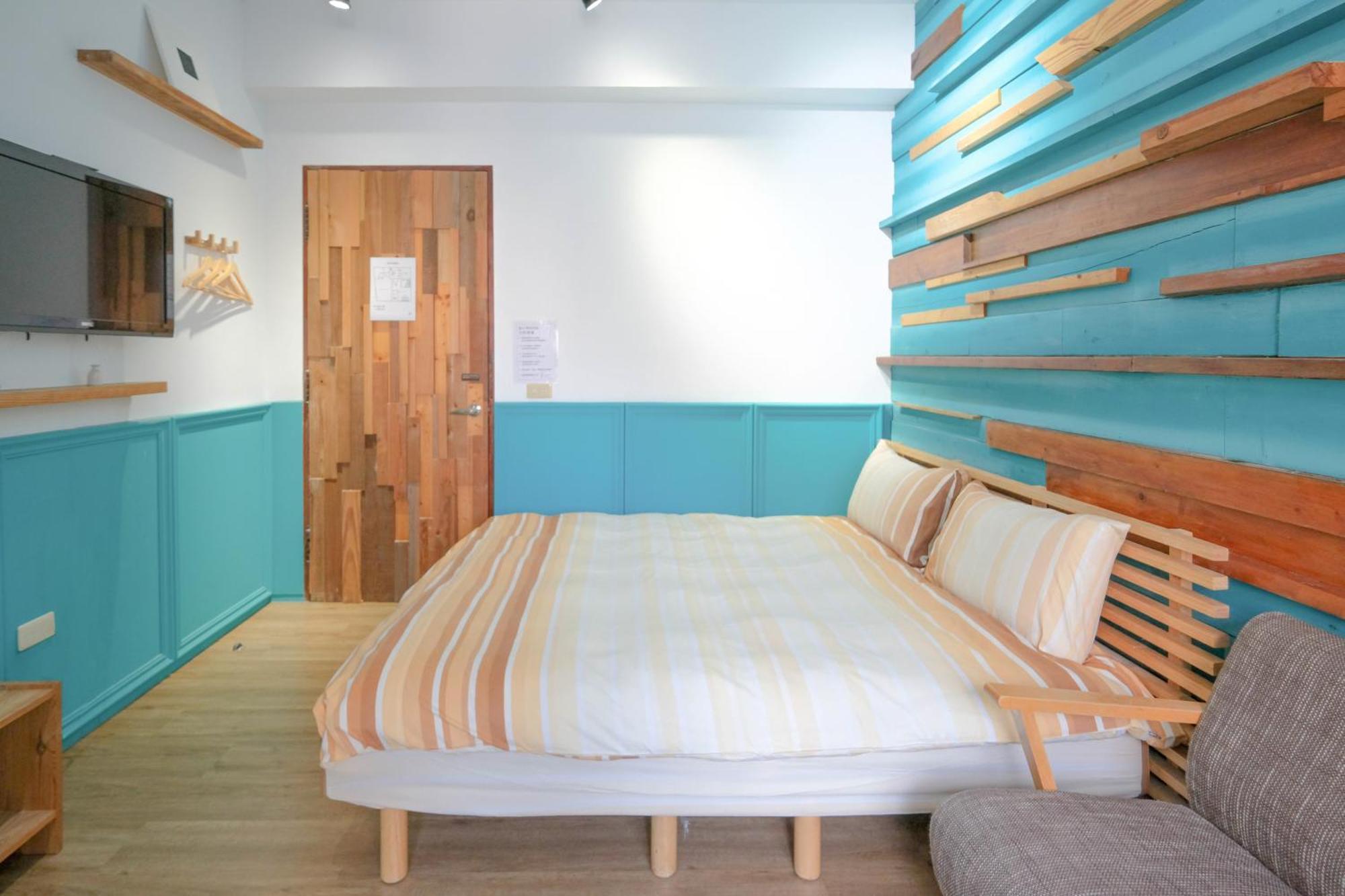 Re+Wood Guesthouse Тайнань Екстер'єр фото
